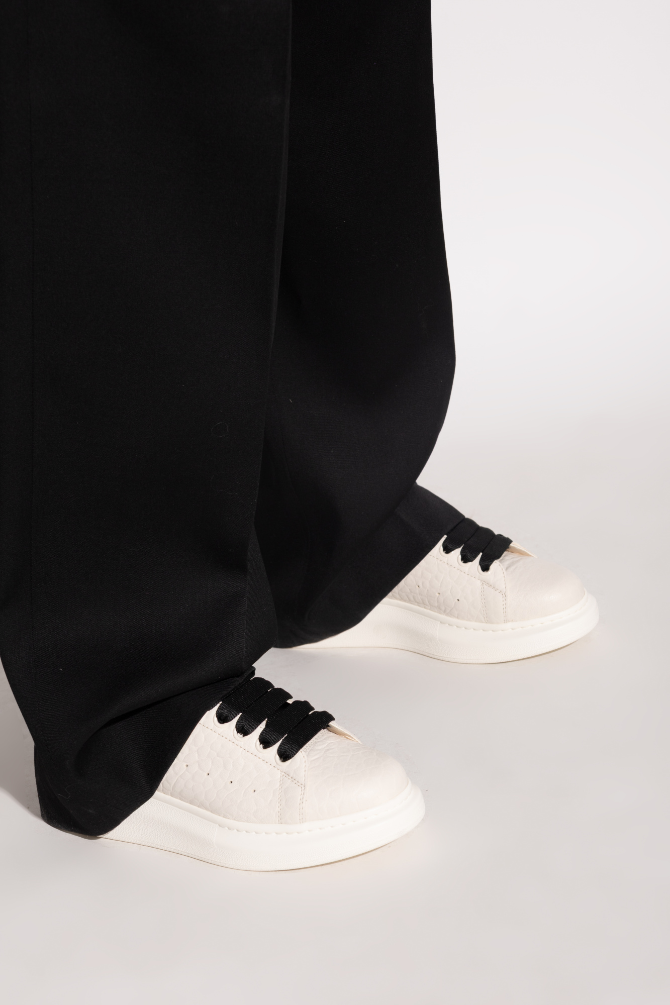 スニーカー ALEXANDER MCQUEEN Women Sneakers 808173WHADP 9062 WHITE Alexander Mcqueen Oversized WMNS Off White / Black - Feb